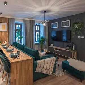 Spacious ~ 150m Main Square ~ Self Check-in 24h Apartament Wrocław